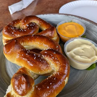 Jumbo pretzels -