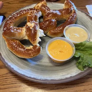 pretzels with cheese and mustard