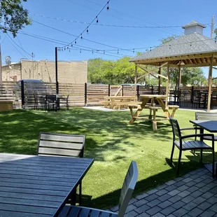 A variety of covered and uncovered spaces to eat