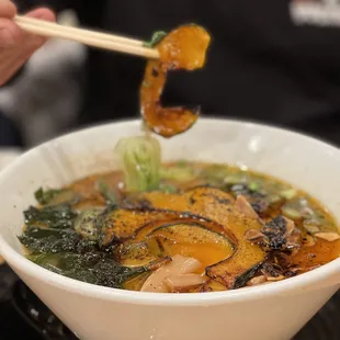 Classic Ramen with black garlic (vegan)