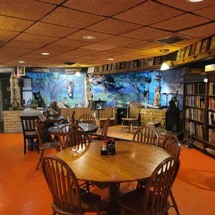 Seating area with wildlife of Florida