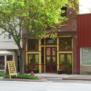 Yellow Deli in Warsaw -- springtime!