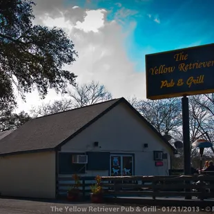 The Yellow Retriever Pub &amp; Grill