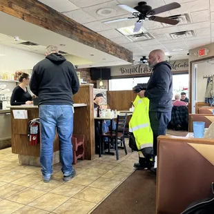 All the peeps really enjoying the amazing breakfast and brunch spot.