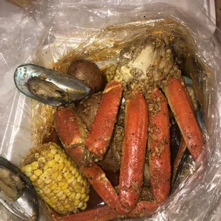 1/2 lb Snow Crab 1/2 lb Green Mussels w/ Yummy Crab sauce (1 crab clusters, 10 mussels, 4 potatoes, &amp; 2 corn =$17)
