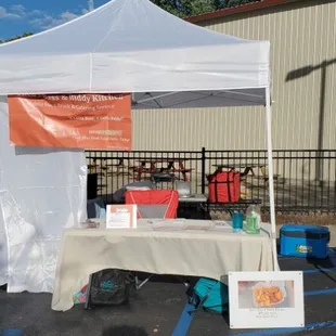 Thea's Bass and Biddy Kitchen outdoor setup.