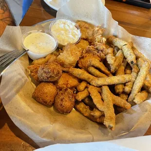 Catfish basket with fried green beans