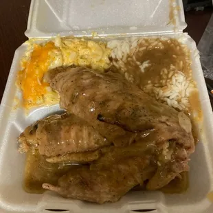 Turkey wings dinner with rice and gravy &amp; macaroni and cheese