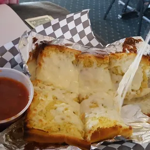 garlic cheese bread and marinara sauce