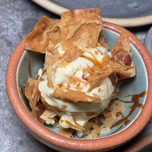 a bowl of ice cream and a plate of crackers