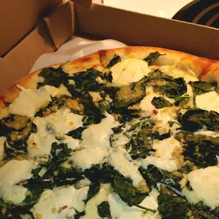 white spinach pizza