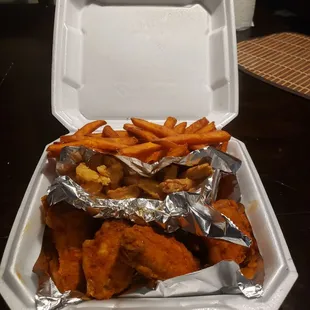 Robin sampler - 6 wings, 6 shrimp and sweet potato fries for the side