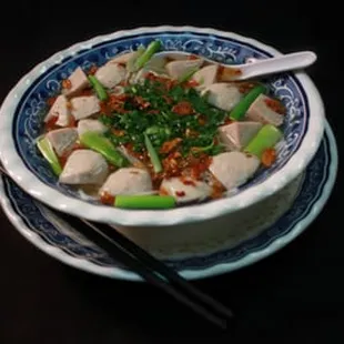 Meat ball soup w/noodles (Bun Moc)
