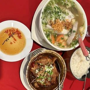 207. Vietnamese Sweet and Sour Soup S20. Catfish Stewed in Clay Pot