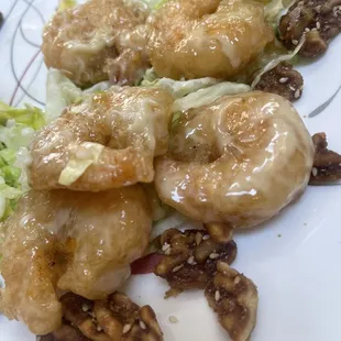 Honey Glazed Walnut and Shrimp in Creamy Sauce