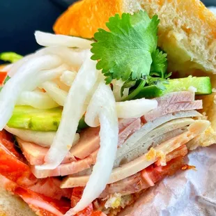 a sandwich with meat and vegetables