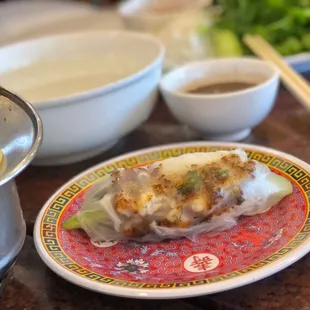 Rice wrap with turmeric fish and herbs