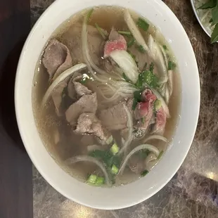 Pho Tai, Chin - Rare steak and briskets beef noodle soup