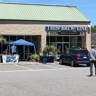 Dogs and Brew Fundraiser at Thin Brew Line