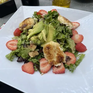Macadamian Nut and Goat Cheese Salad Lunch