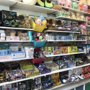 Lots of different blind bags from different series including animes, sanrio, and video games