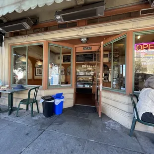 the outside of the restaurant