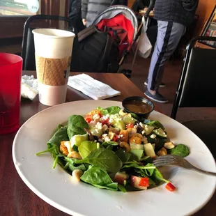 Popular small neighborly cafe with nice breakfast and lunch, tea