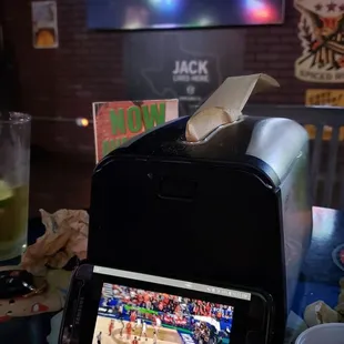 Not lying about this seriously! Watching NCAA BASKETBALL CHAMPIONSHIP game on my phone at bar!