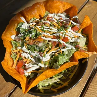 Taco Salad
Romaine Lettuce | Ground Beef | Black Beans | Nacho Cheese Sauce | Cheddar Cheese 
Pico de Gallo