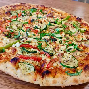 Veggie Pizza
Sun Dried Tomatoes Pesto | Mozzarella Cheese | Boursin Cheese | Green Peppers | Red Peppers | Red Onions | Zucchini (VT)