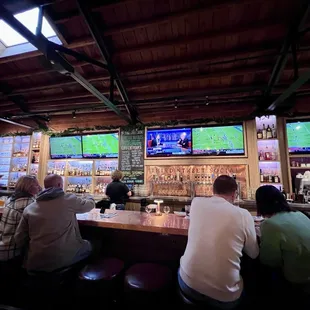 Good place to watch the game and grab good food