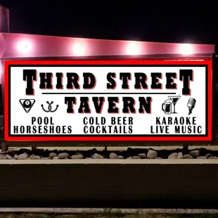 Third Street Tavern
*Huge Outdoor Patio
*Fire PIts
*Pool
*Horseshoe Pits
*Live Entertainment
*UFC Fights (No Cover Charge)