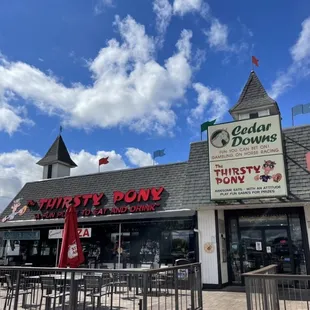 the outside of a restaurant