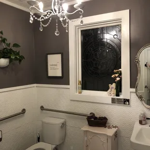 Beautifully decorated bathroom