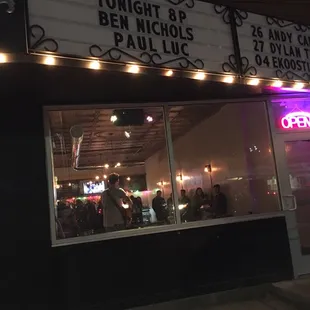 the outside of a restaurant