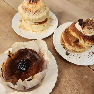 Strawberry shortcake, tiramisu souffle pancake, une cheesecake