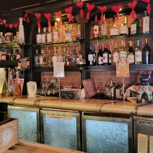 Nice bar with 3 tvs.