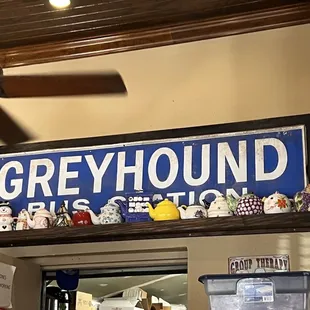 a sign for greyhound bus station