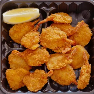 food, chicken wings and fried chicken