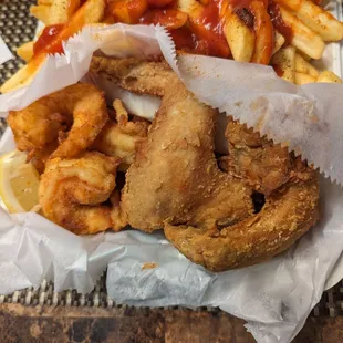 Fried chicken and shrimp combo