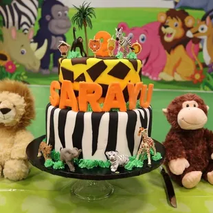 a jungle themed birthday cake