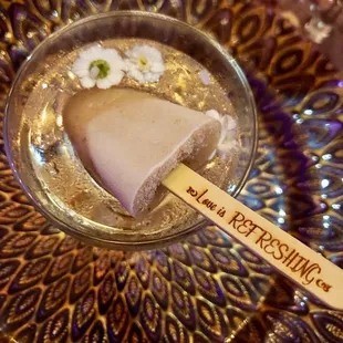 Intermezzo champagne pop