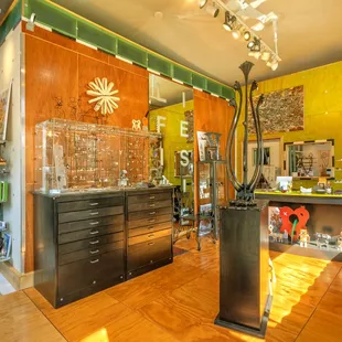 Inside view from from door of gallery. 500 Napoleon Ave. Thomas Mann Gallery I/O.