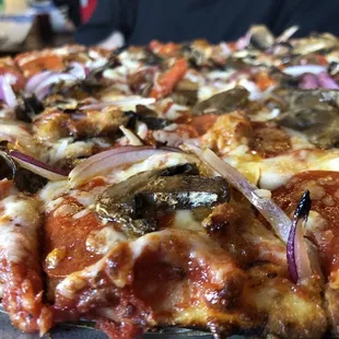 Johnny Garlic Sauce on Skyline Thin Crispy Pizza
