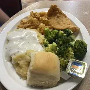 Fish&amp;shrimp comes with 2 sides and a roll