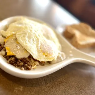 a plate of breakfast food