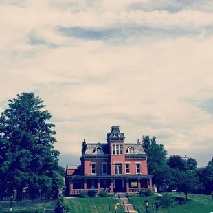 a view of the front of the house
