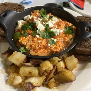 Shaksuka with rye bread