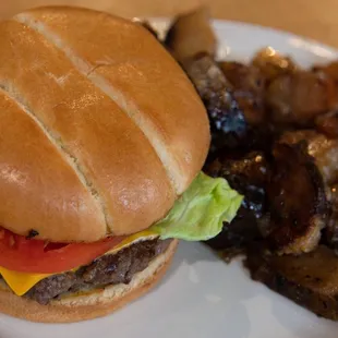 Cheeseburger with Fried Potatoes