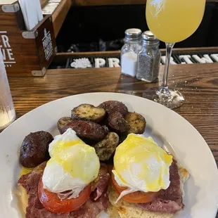 Padre Tom&apos;s Corned Beef Benedict